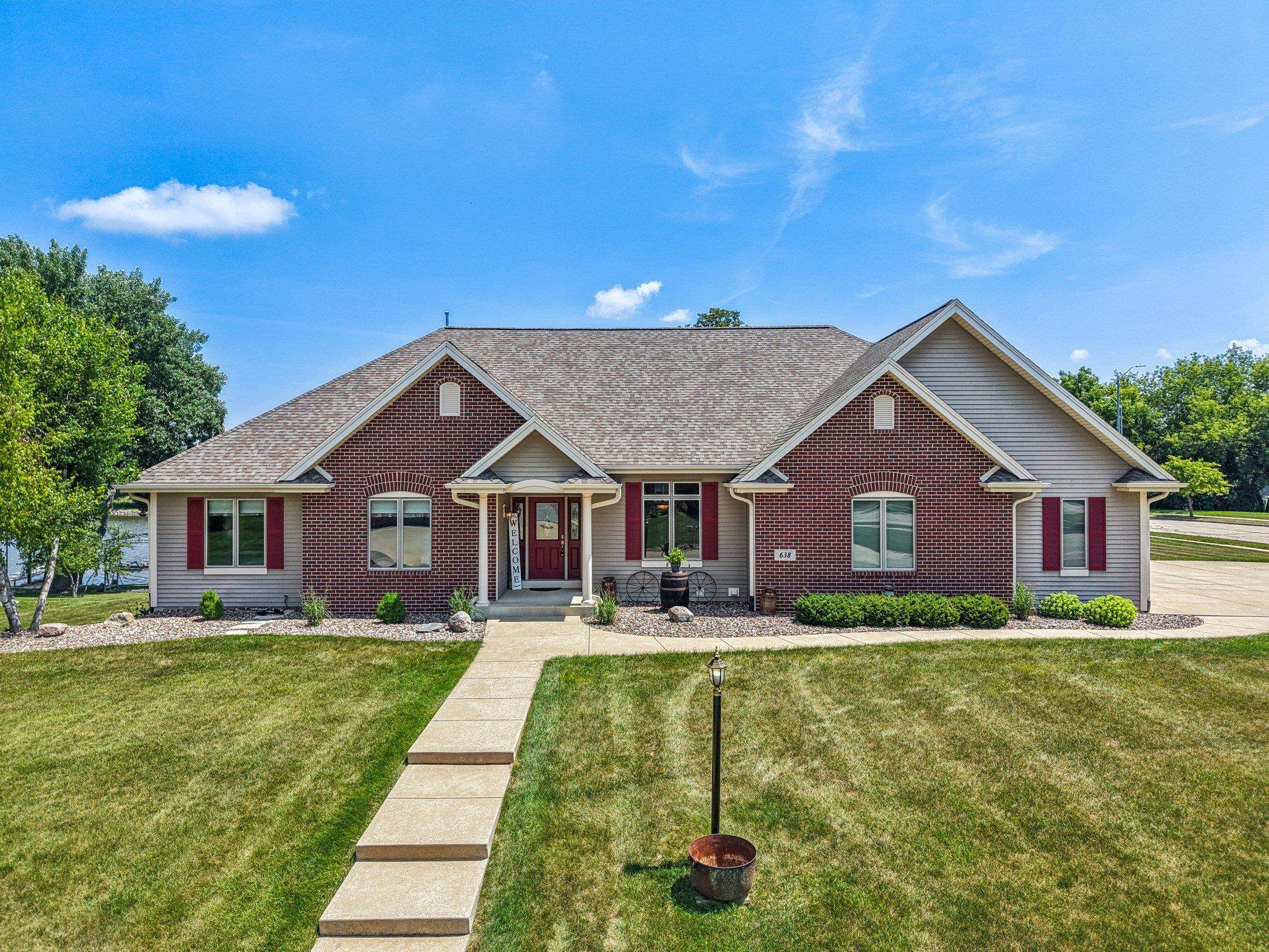 638 Windsor Terrace Jefferson, WI 53549 - Photo 4 of 64
