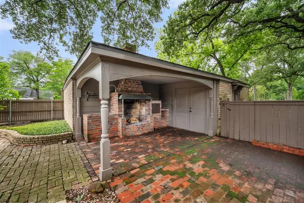 $775,000 | 1111 Governors Drive, Corsicana, TX 75110