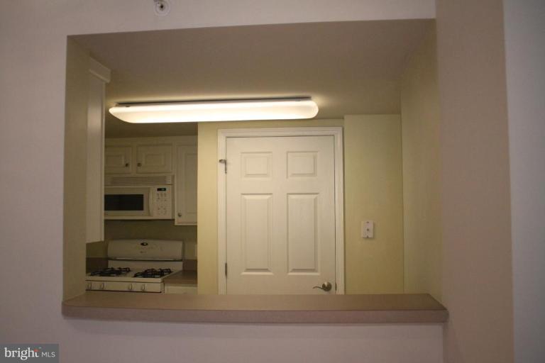 11710 Old Georgetown Road, Unit 824 Rockville, MD 20852 - Photo 10 of 12 a bathroom with a sink
