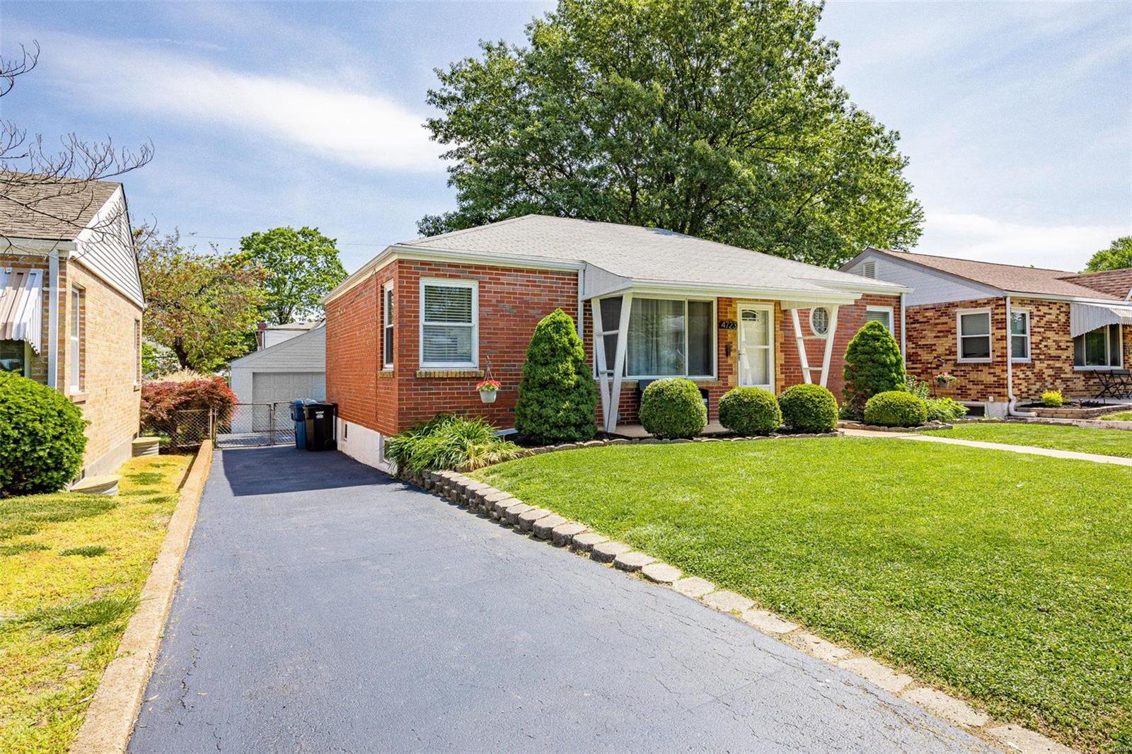 4723 Heege Road St. Louis, MO 63123 - Photo 2 of 36 Gallery Image 2