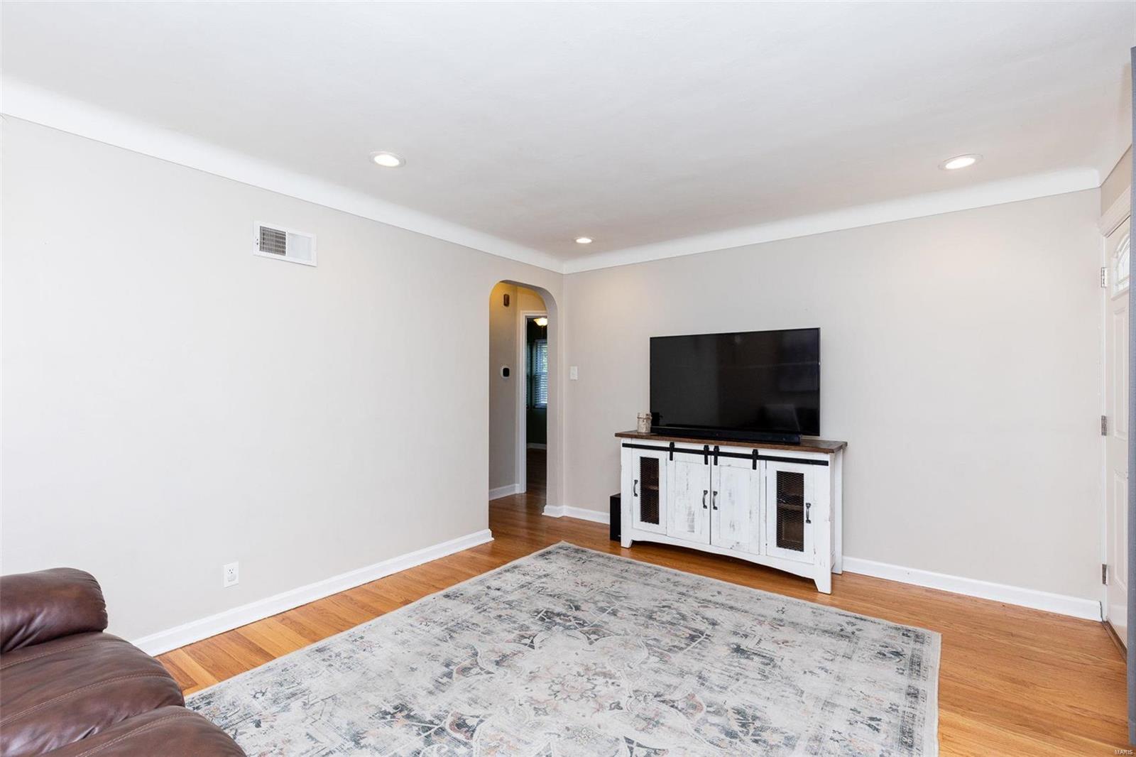 4723 Heege Road St. Louis, MO 63123 - Photo 5 of 36 Gallery Image 5