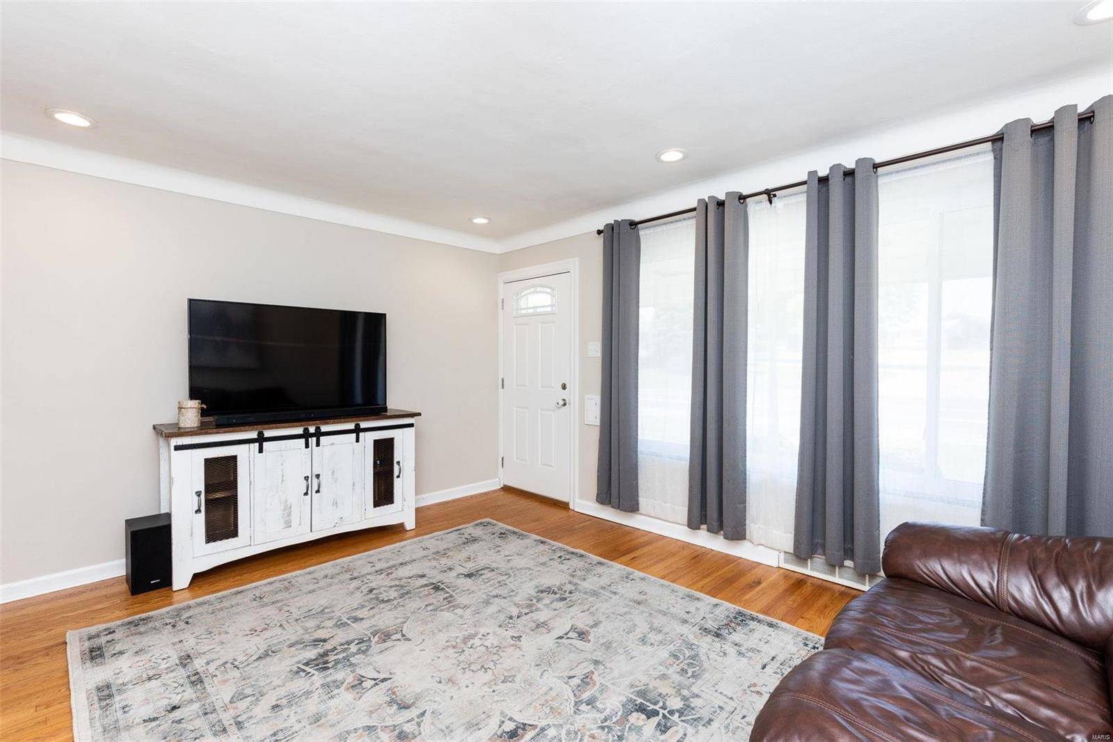 4723 Heege Road St. Louis, MO 63123 - Photo 6 of 36 Gallery Image 6