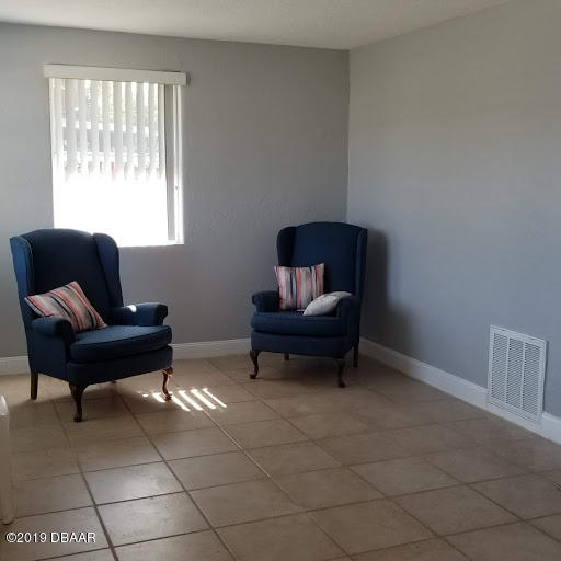 34 River Drive Ormond Beach, FL 32176 - Photo 2 of 7 LivingRm