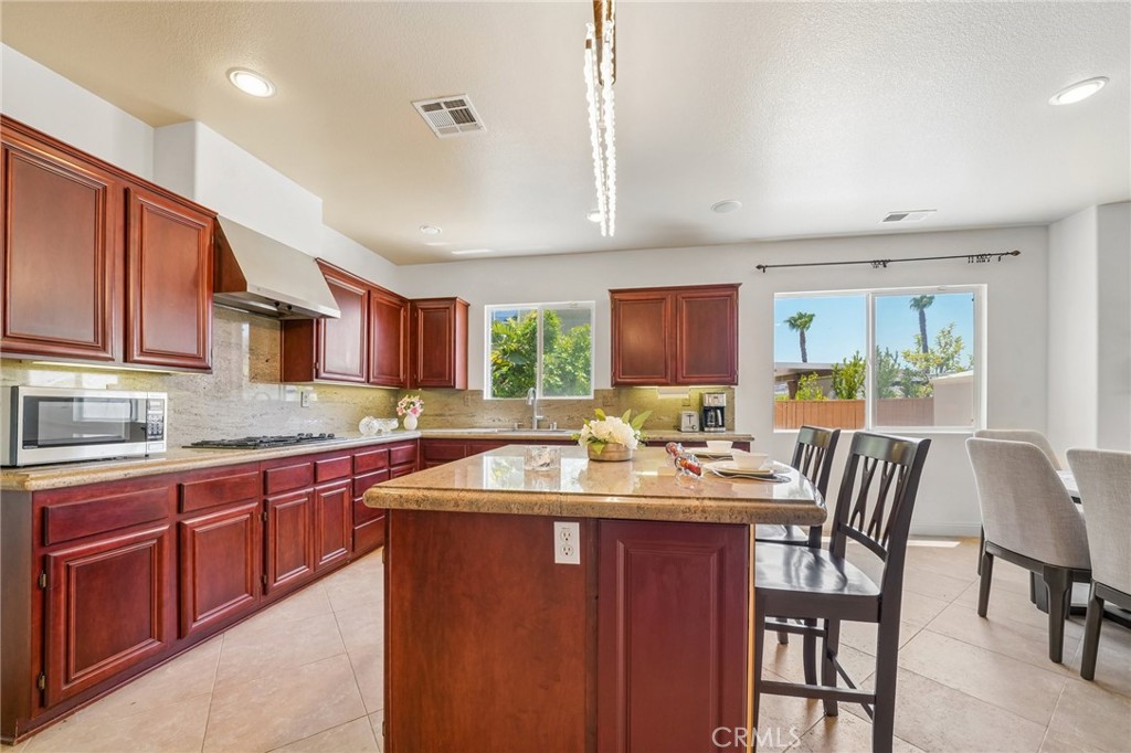 12232 Brianwood Drive Riverside, CA 92503 - Photo 11 of 80