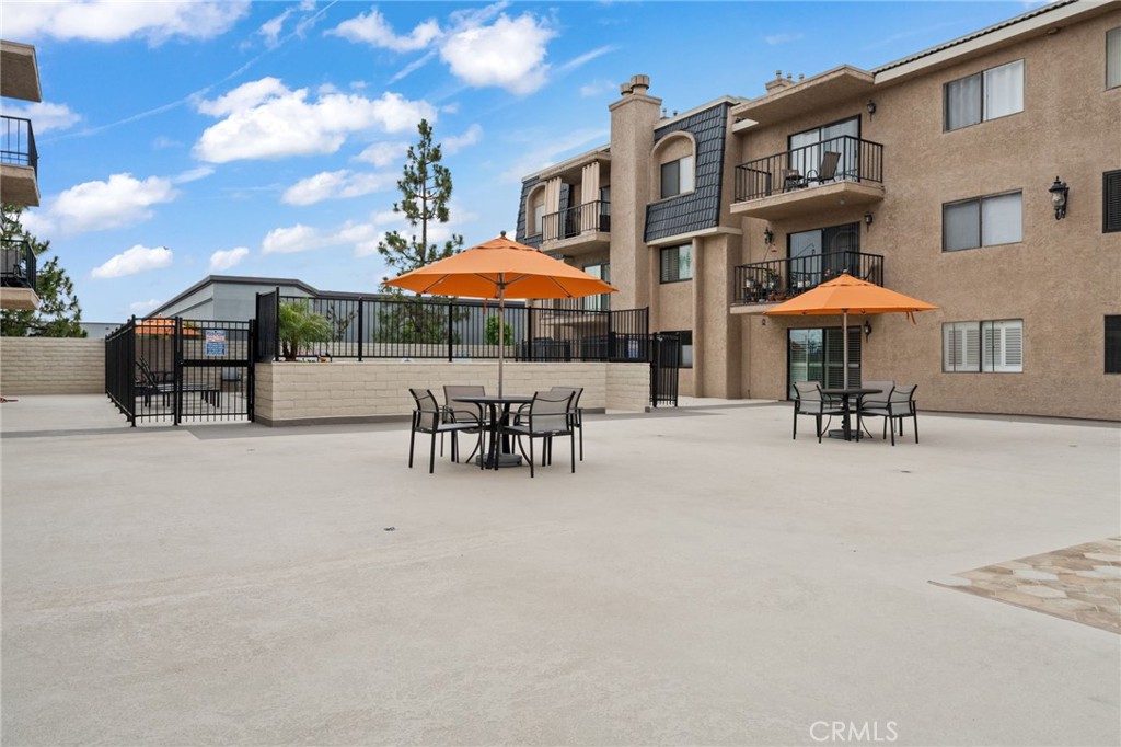 12400 Montecito Road, Unit 412 Seal Beach, CA 90740 - Photo 24 of 33 BBQ/picnic area