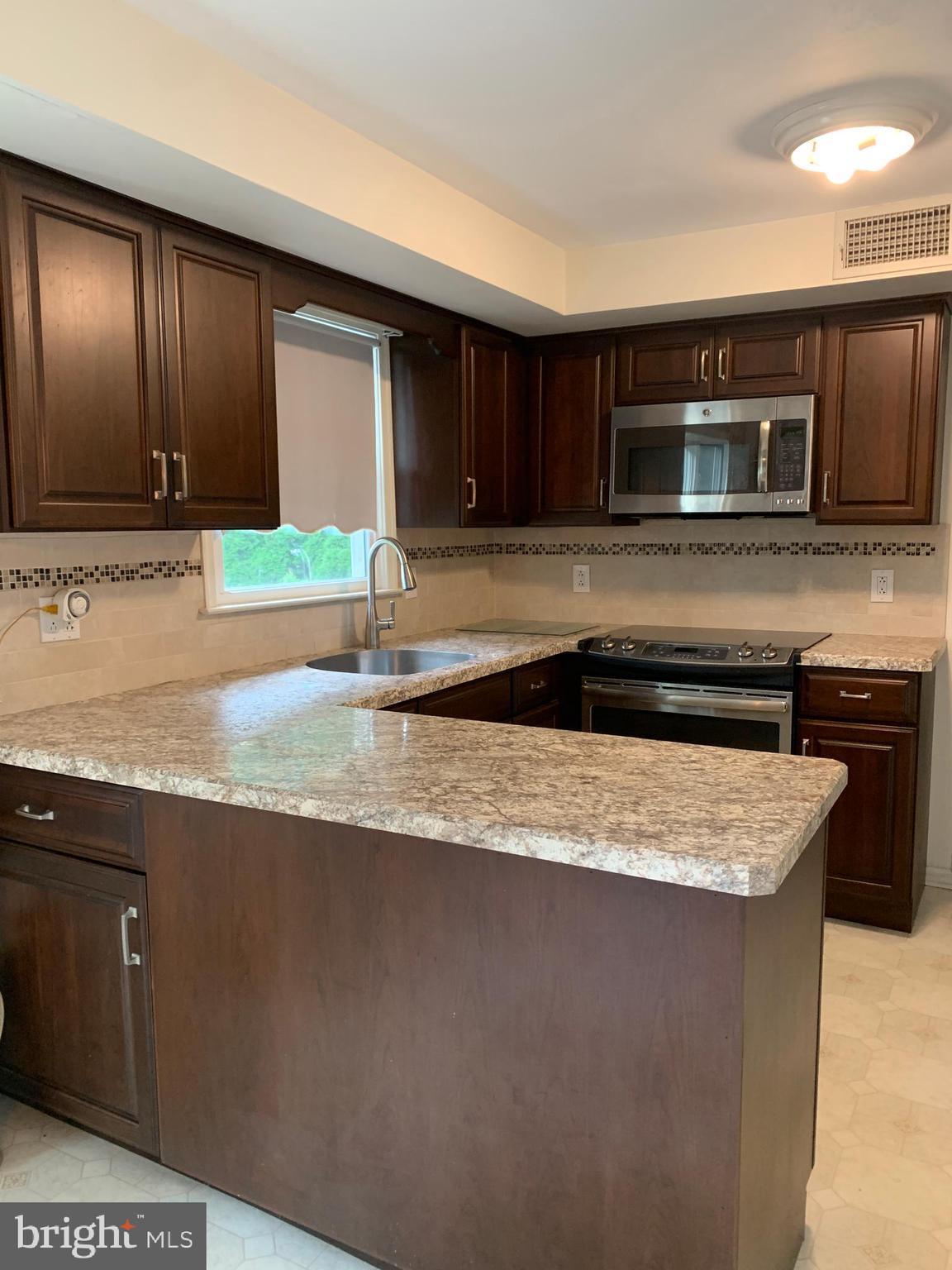 193 Rice Drive Morrisville, PA 19067 - Photo 9 of 47 kitchen