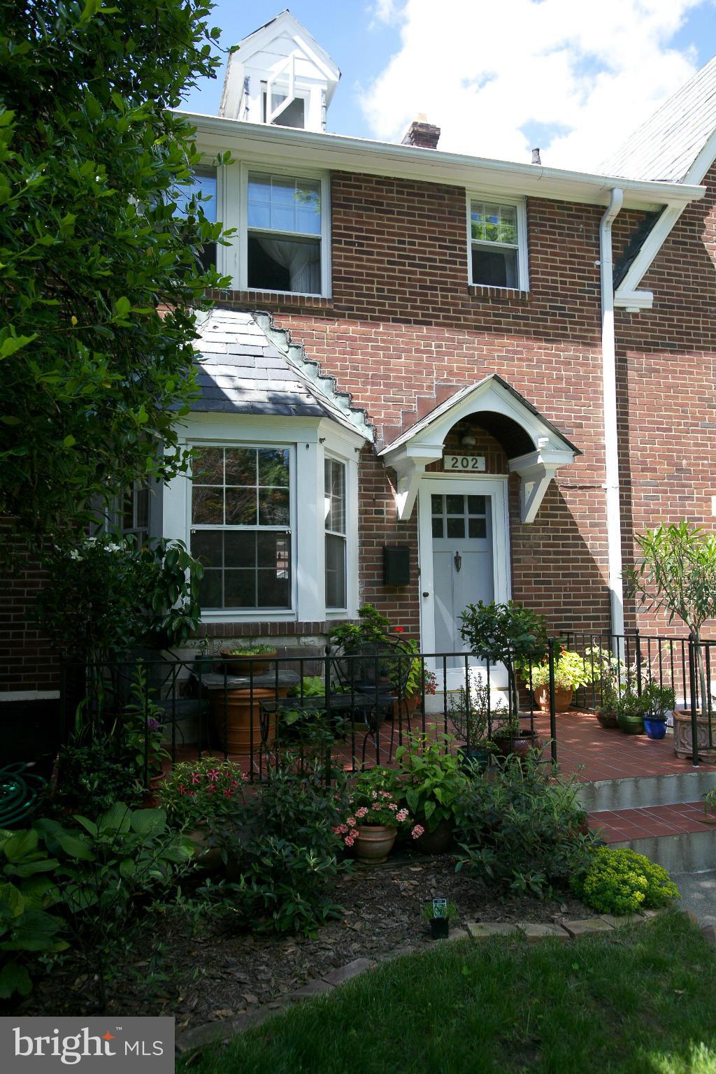 202 Dunkirk Road Baltimore, MD 21212 - Photo 2 of 30 Exterior (Front)