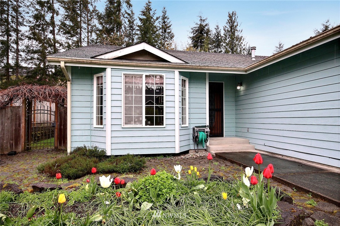 22734 Southeast 264th Place Maple Valley, WA 98038 - Photo 2 of 25