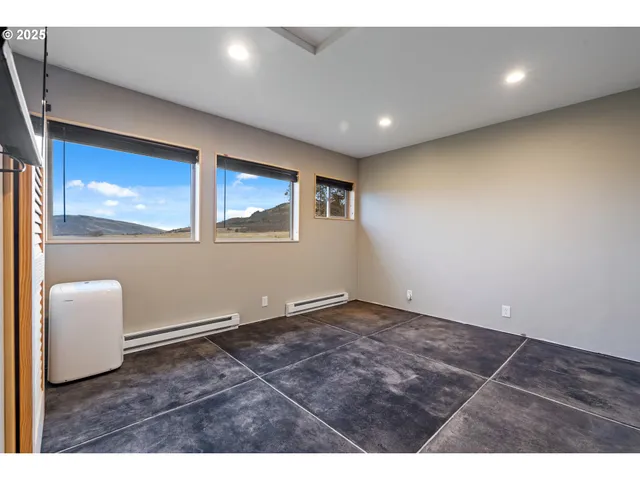 $829,000 | 7245 Dell Road West, Mosier, OR 97040