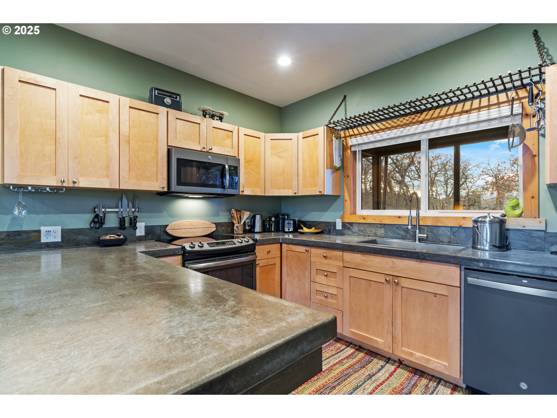 7245 Dell Road West Mosier, OR 97040 - Photo 6 of 27