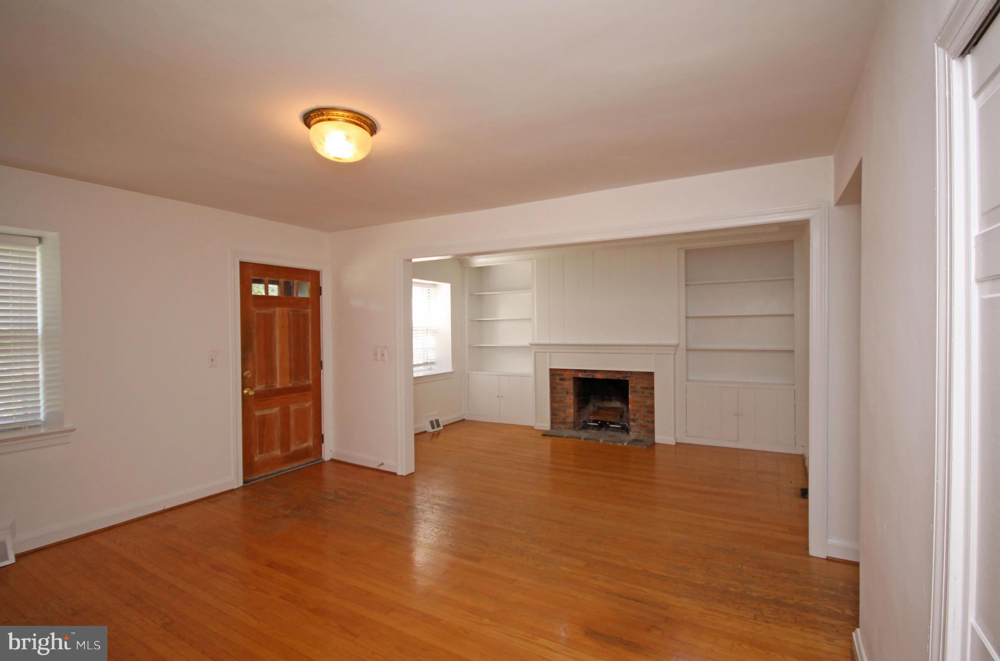 10102 Hyla Brook Road Columbia, MD 21044 - Photo 3 of 30 Living Room
