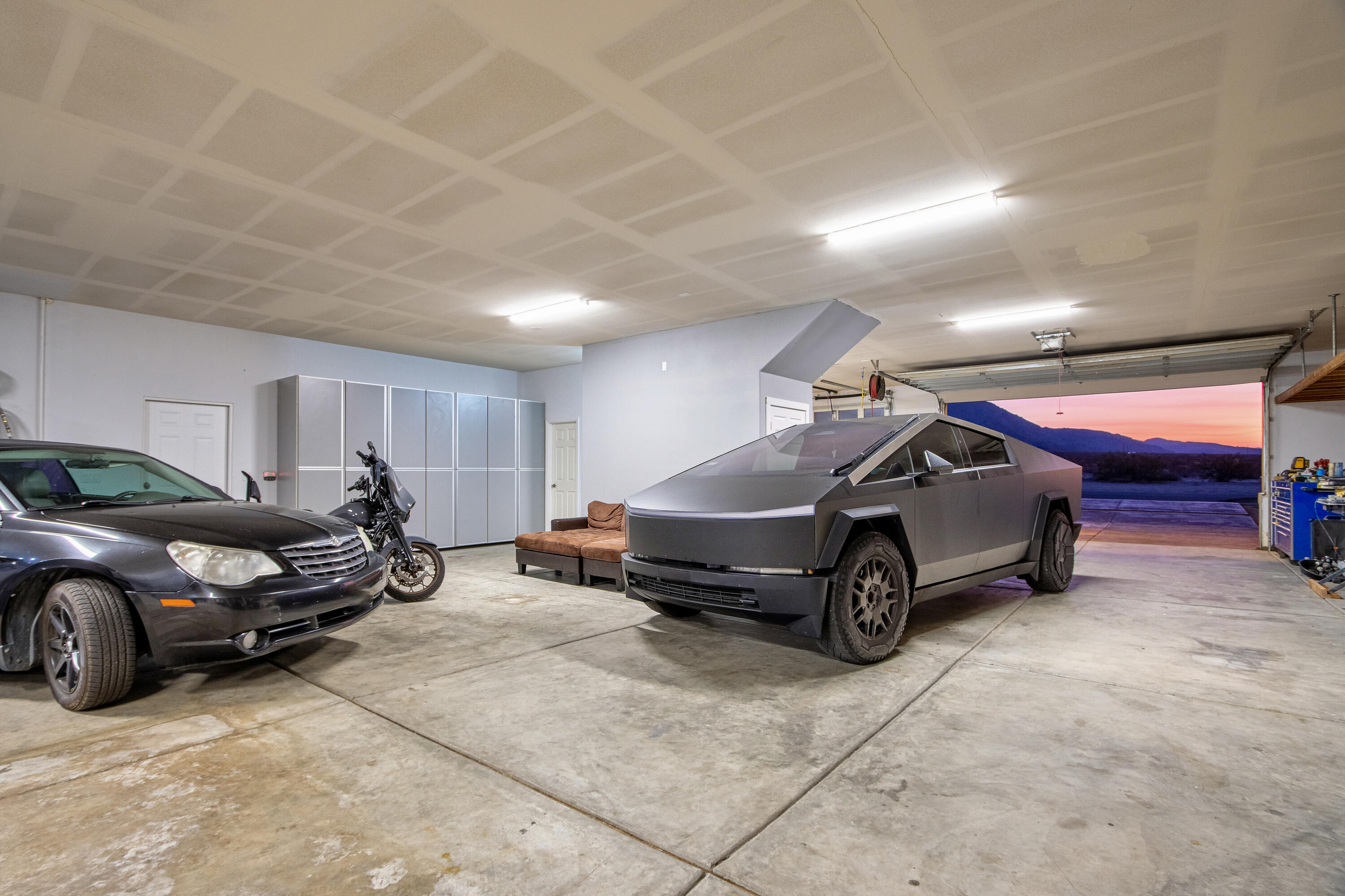 7225 Adobe Road Twentynine Palms, CA 92277 - Photo 39 of 61 53-Garage