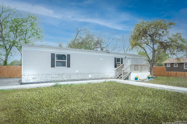 $1,300 | 2204 Avenue K Hondo Tx 78861, Hondo, TX 78861