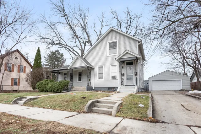 $459,900 | 208 Moseley Street, Elgin, IL 60123