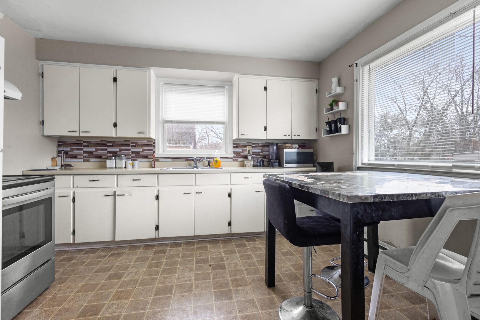 208 Moseley Street Elgin, IL 60123 - Photo 11 of 23