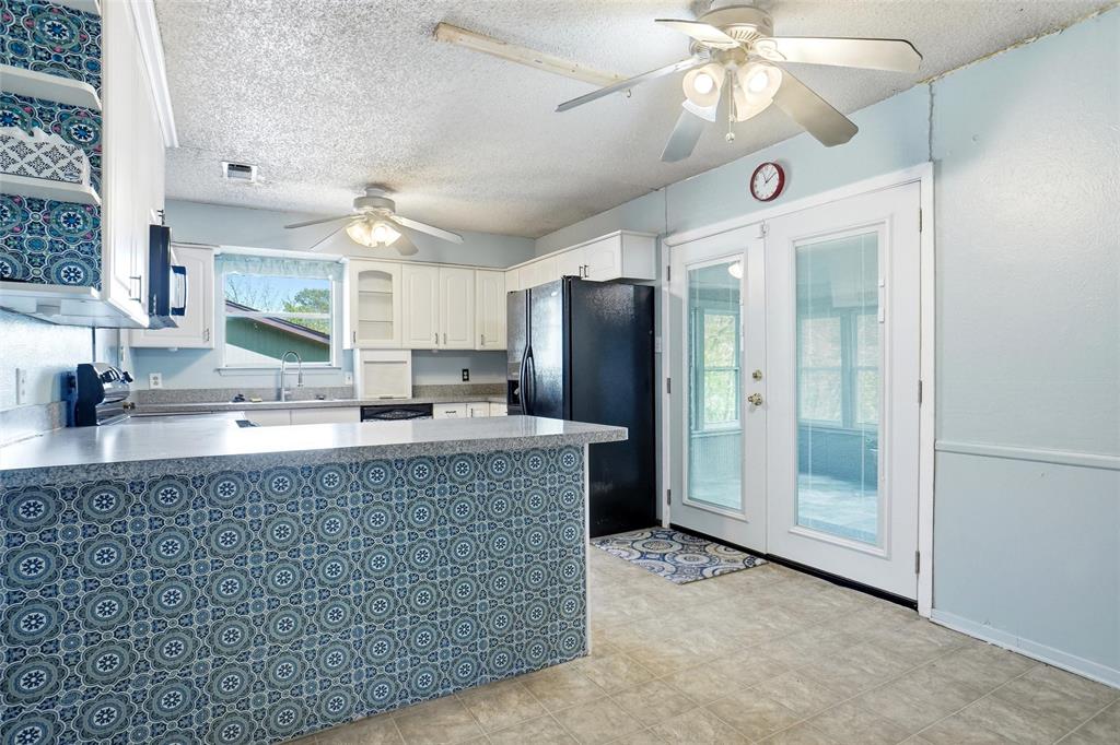 841 Lakeview Ridge White Settlement, TX 76108 - Photo 3 of 28