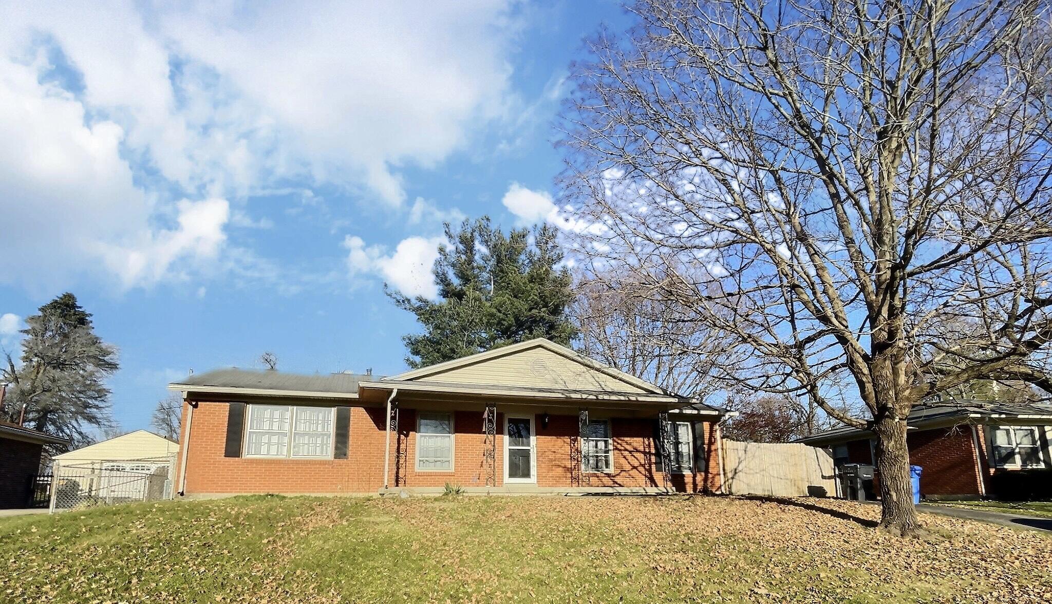 717 Kingston Road Lexington, KY 40505 - Photo 1 of 18 16CB7EF5-C08B-4C2F-BCE1-73ACD3F2E0ED