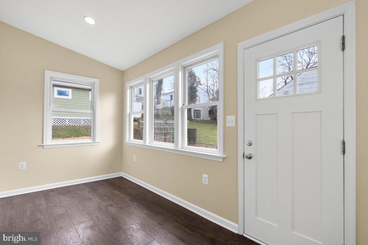 11811 Dewey Road Silver Spring, MD 20906 - Photo 18 of 61 Front Entrance to living room