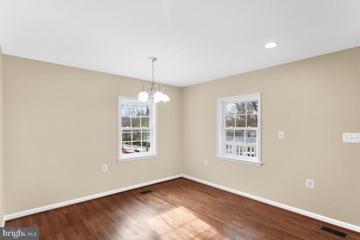 11811 Dewey Road Silver Spring, MD 20906 - Photo 4 of 61 Living Room