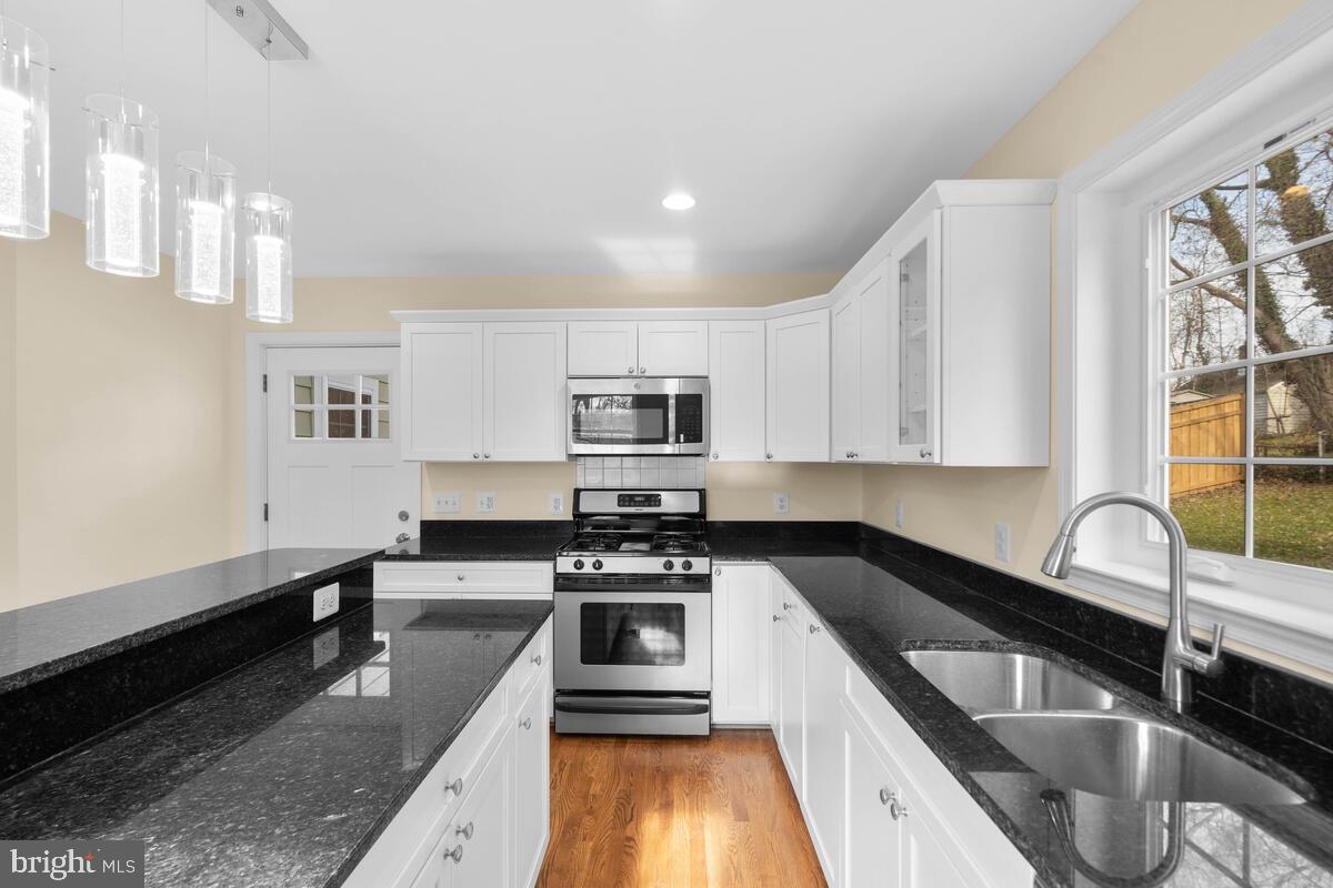 11811 Dewey Road Silver Spring, MD 20906 - Photo 8 of 61 Updated and Remodeled Kitchen