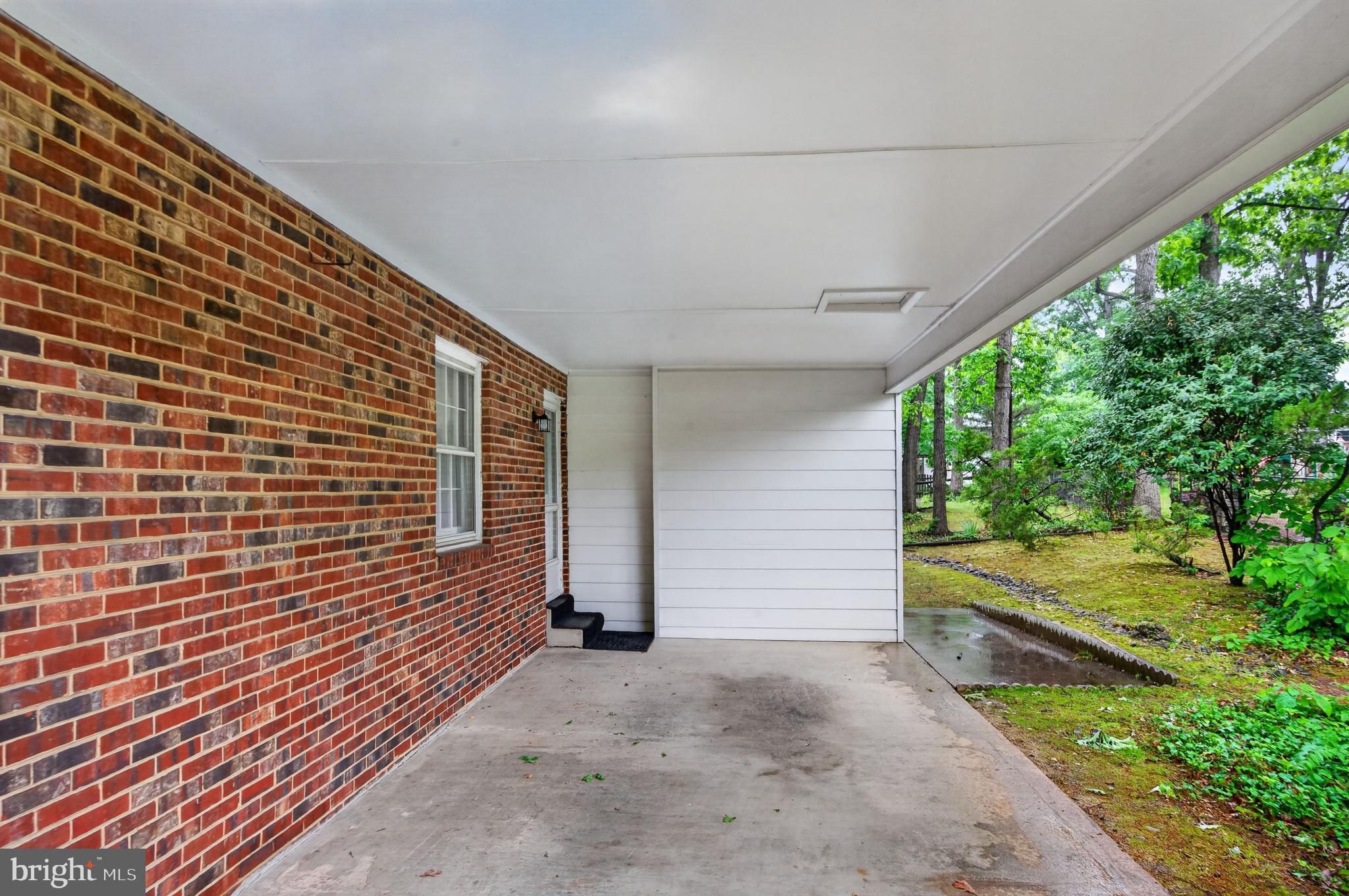 6118 Roxbury Avenue Springfield, VA 22152 - Photo 5 of 60