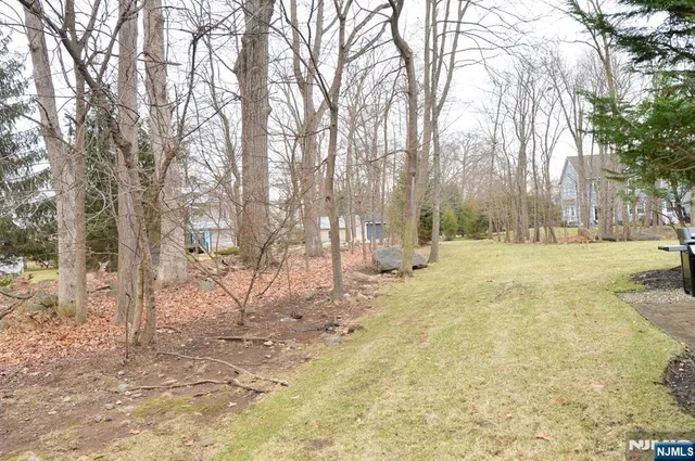 $930,000 | 30 Masterson Court, Waldwick, NJ 07463