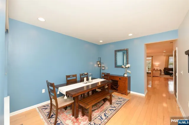 $930,000 | 30 Masterson Court, Waldwick, NJ 07463