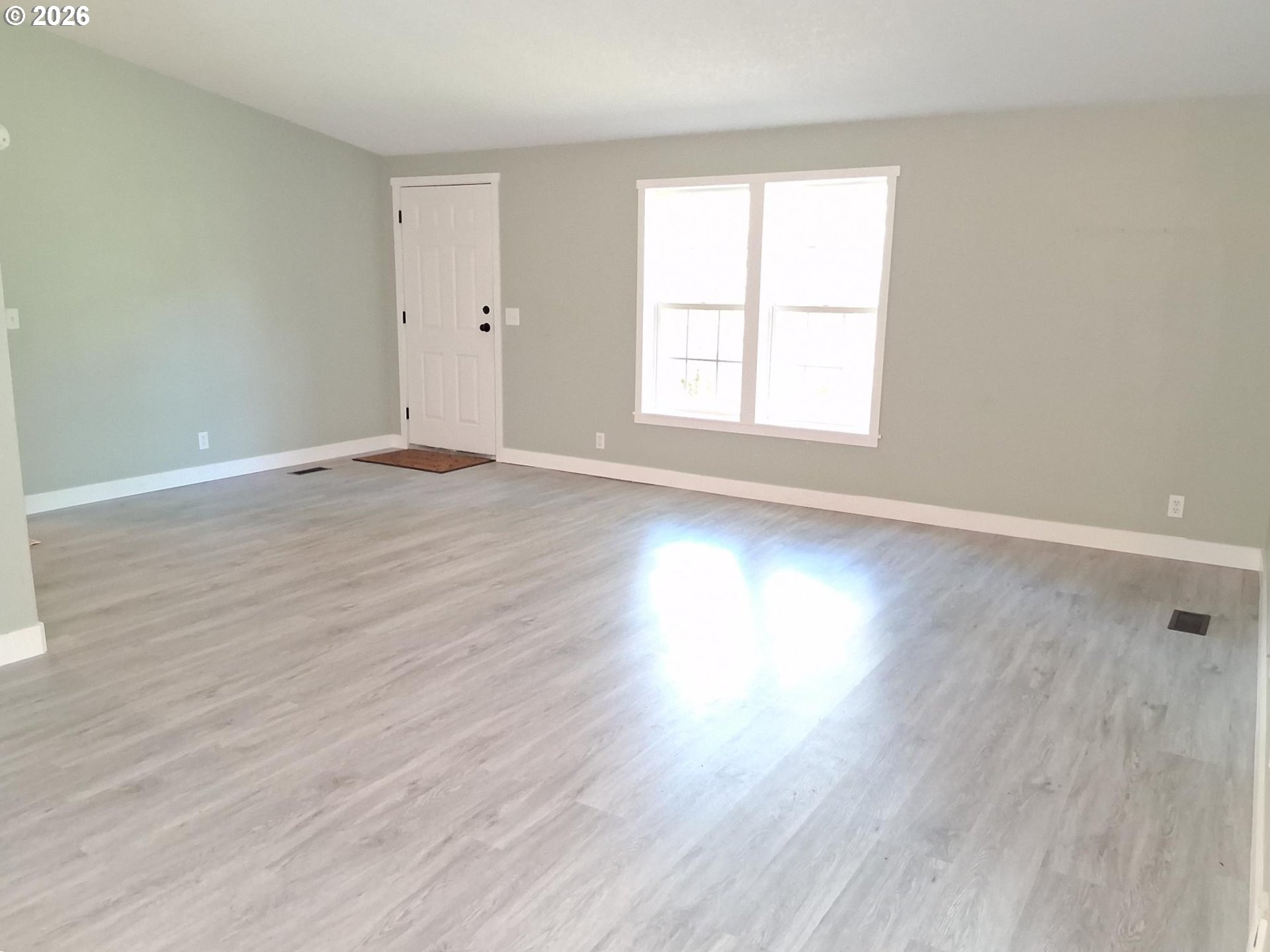 50269 Southwest Hebo Road Grand Ronde, OR 97347 - Photo 4 of 48 Living Room/Entrance
