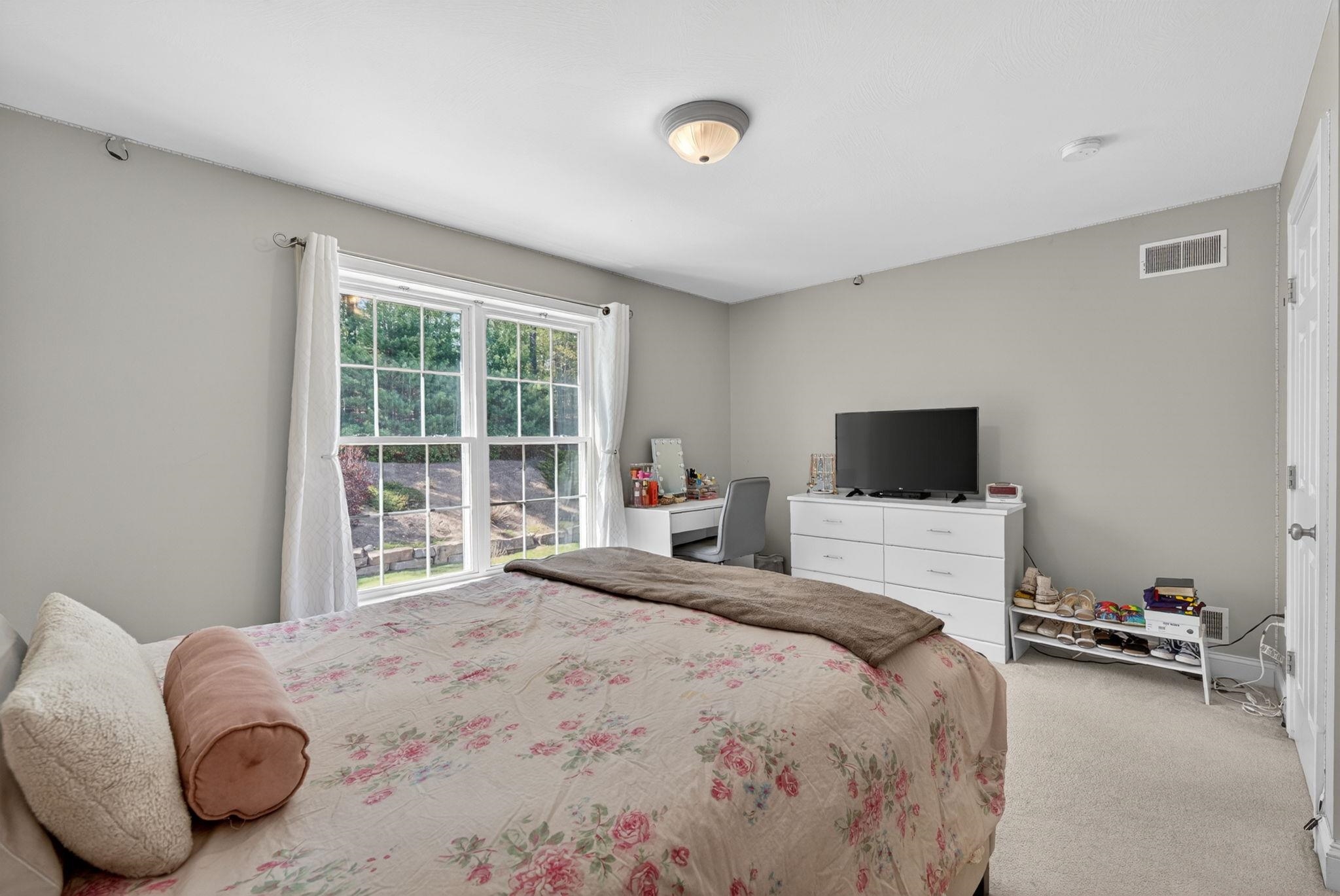 5 Cobblestone Road Pelham, NH 03076 - Photo 35 of 60