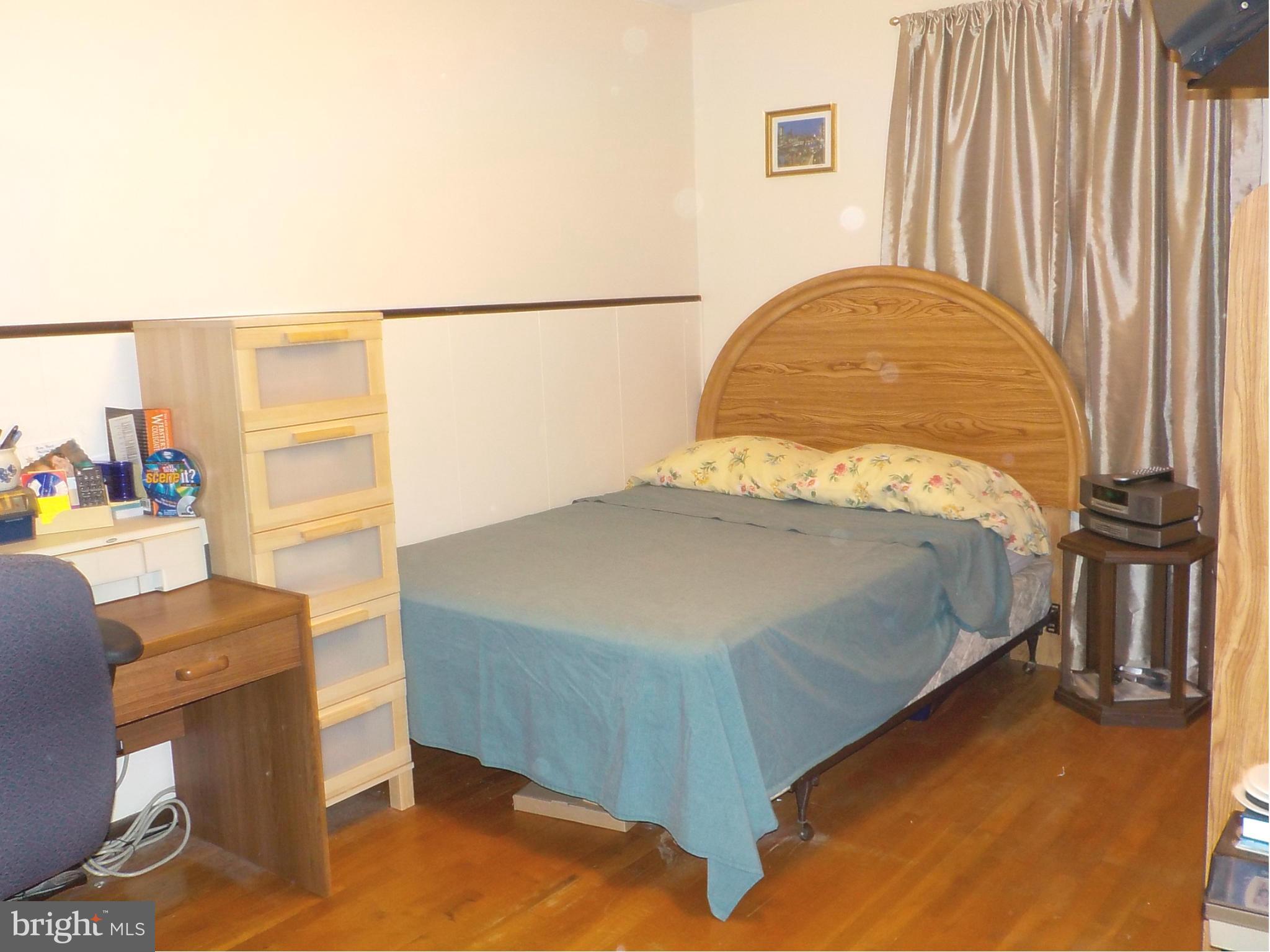 944 Middleborough Road Baltimore, MD 21221 - Photo 14 of 30 a bedroom with a bed and a painting on the wall