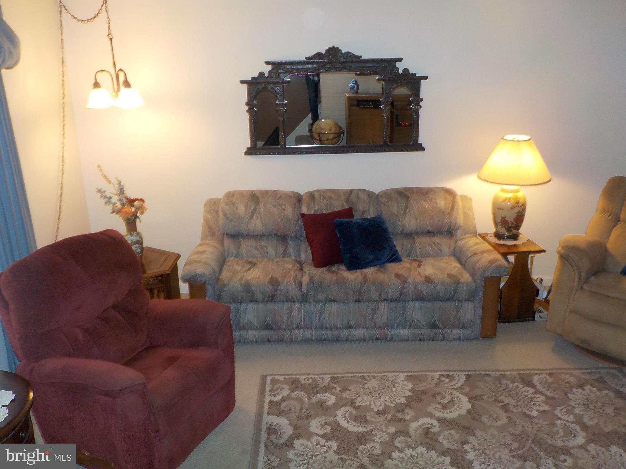 944 Middleborough Road Baltimore, MD 21221 - Photo 3 of 30 a living room with furniture and a lamp