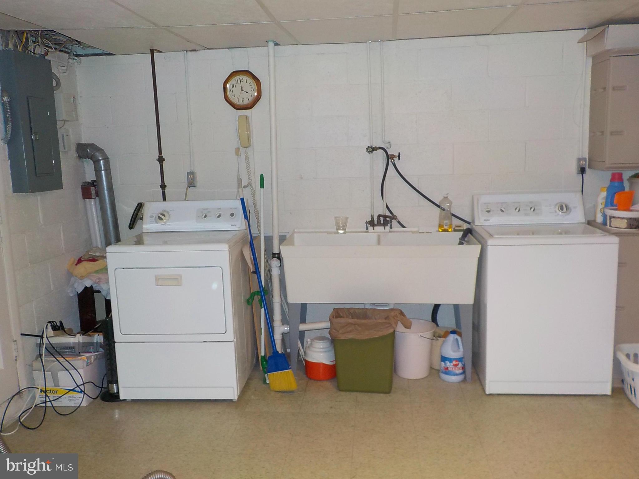944 Middleborough Road Baltimore, MD 21221 - Photo 21 of 30 a utility room with dryer and washer