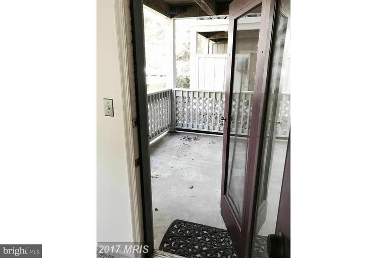 2265 Hunter's Run Drive, Unit 2265 Reston, VA 20191 - Photo 26 of 30 Balcony