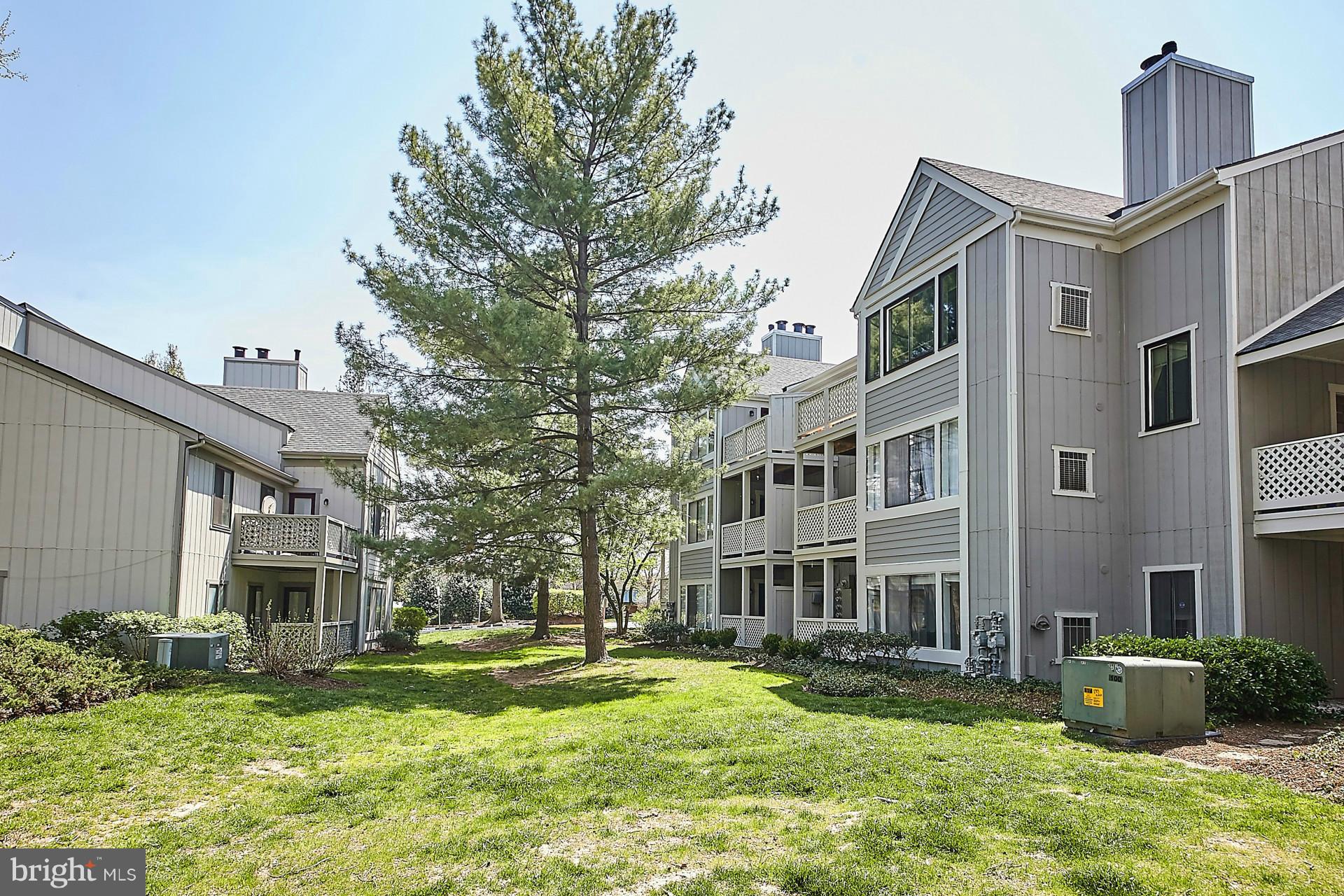 2265 Hunter's Run Drive, Unit 2265 Reston, VA 20191 - Photo 28 of 30 Exterior (Rear)