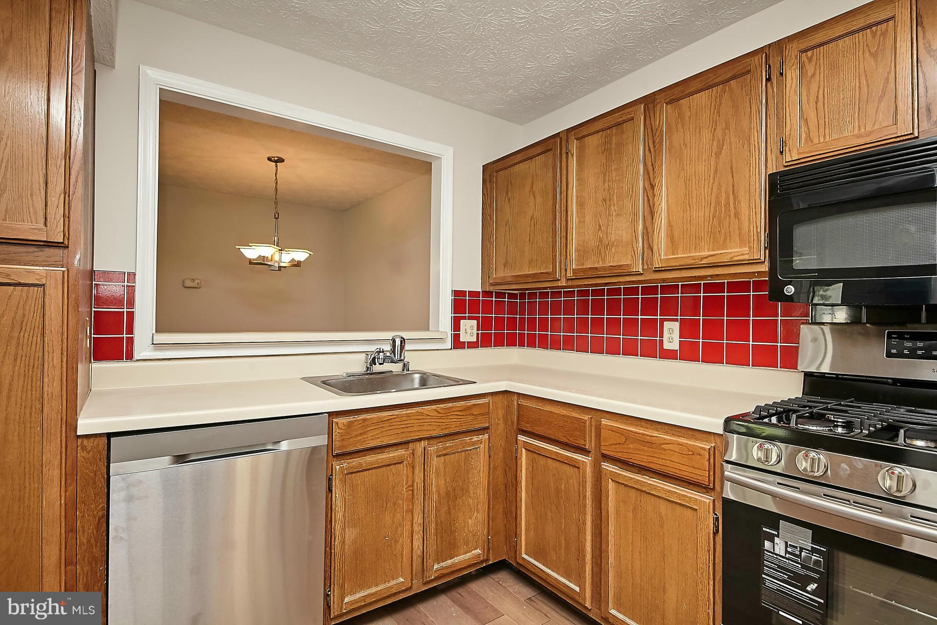 2265 Hunter's Run Drive, Unit 2265 Reston, VA 20191 - Photo 5 of 30 Kitchen