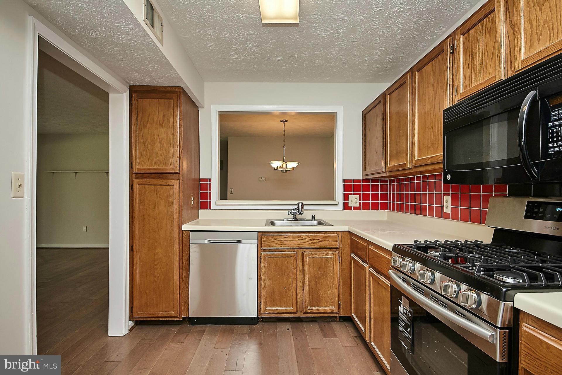 2265 Hunter's Run Drive, Unit 2265 Reston, VA 20191 - Photo 6 of 30 Kitchen