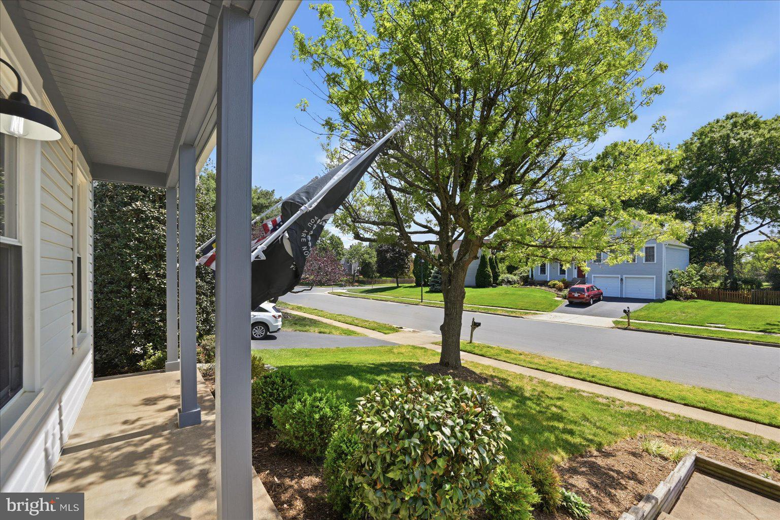 13704 Springhaven Drive Chantilly, VA 20151 - Photo 4 of 39 Front Porch View