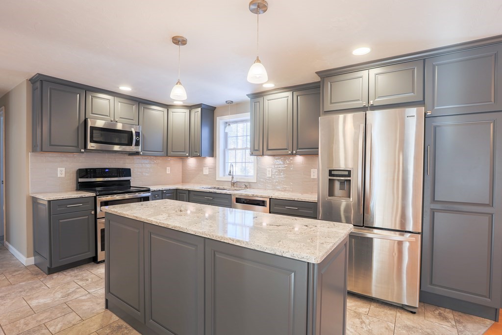 28 Tyler Road Townsend, MA 01469 - Photo 2 of 40
