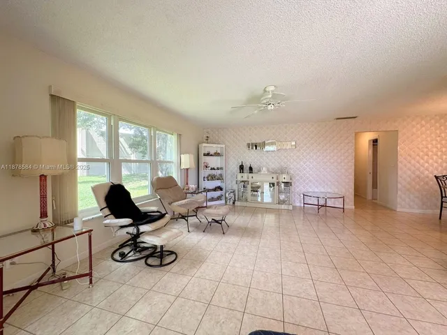 $220,000 | 285 North High Point, Unit A, Boynton Beach, FL 33435