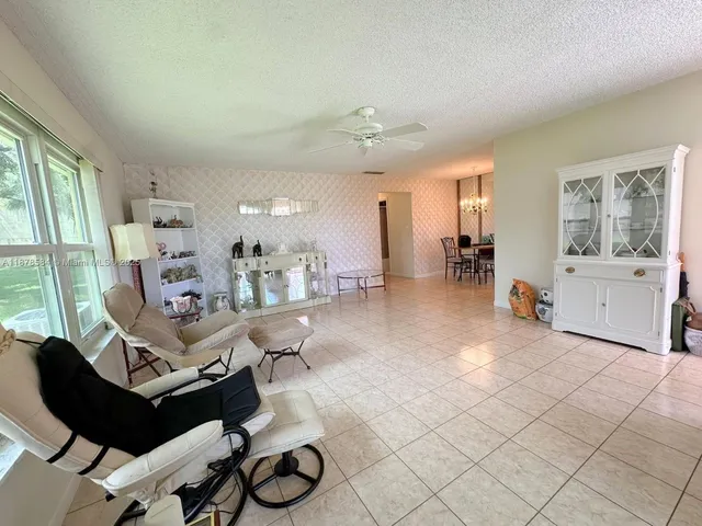 $220,000 | 285 North High Point, Unit A, Boynton Beach, FL 33435