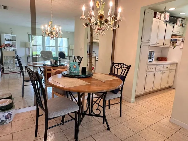$220,000 | 285 North High Point, Unit A, Boynton Beach, FL 33435