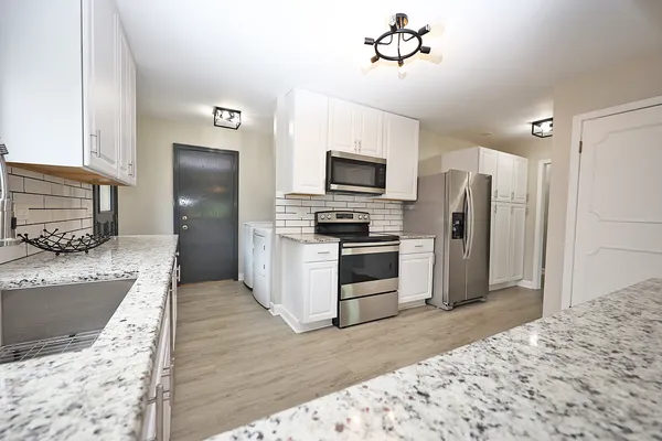 $3,100 | 661 Sycamore Drive, Elk Grove Village, IL 60007