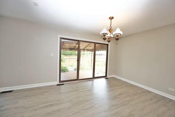 $3,100 | 661 Sycamore Drive, Elk Grove Village, IL 60007