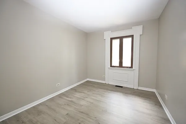 $3,100 | 661 Sycamore Drive, Elk Grove Village, IL 60007