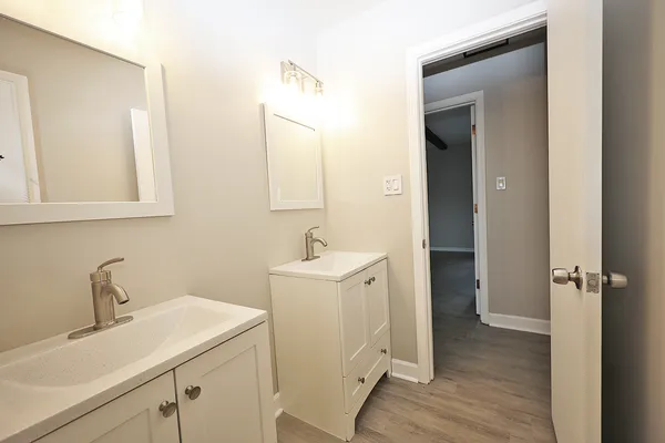 $3,100 | 661 Sycamore Drive, Elk Grove Village, IL 60007