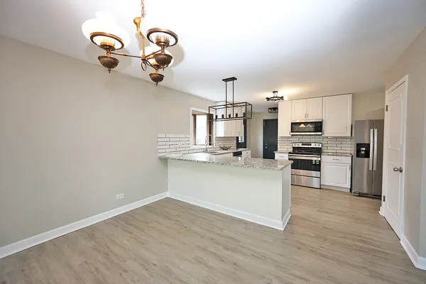 $3,100 | 661 Sycamore Drive, Elk Grove Village, IL 60007