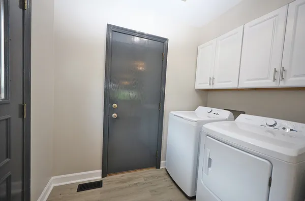 $3,100 | 661 Sycamore Drive, Elk Grove Village, IL 60007