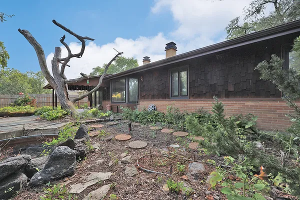 $3,100 | 661 Sycamore Drive, Elk Grove Village, IL 60007