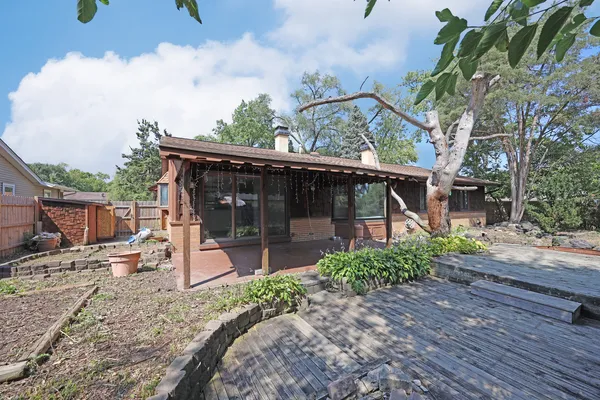 $3,100 | 661 Sycamore Drive, Elk Grove Village, IL 60007