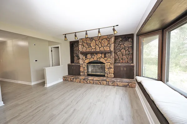 $3,100 | 661 Sycamore Drive, Elk Grove Village, IL 60007